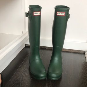 Hunter Rain Boots - Size 7 - Dark Green - NWOT